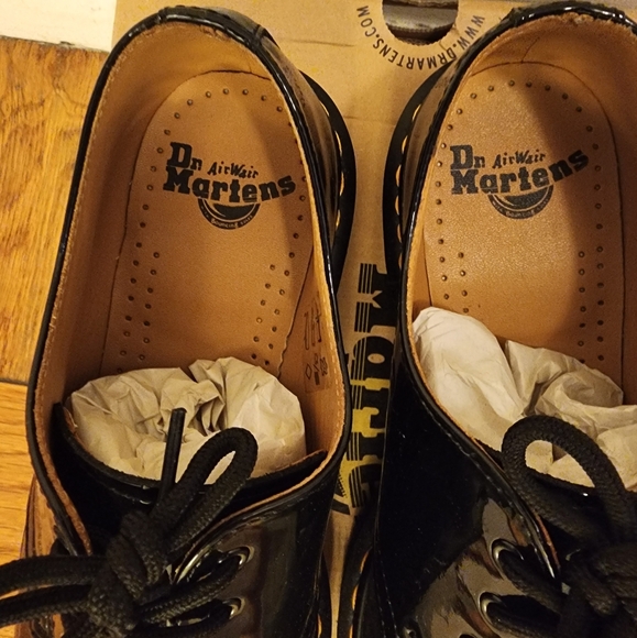 COPY - Preloved Patent Leather Dr. Martens - Picture 7 of 9